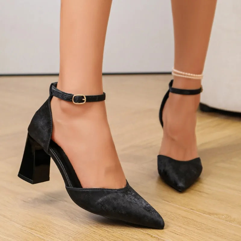 Sandales à talons à bout pointu - disponible en noir et blanc